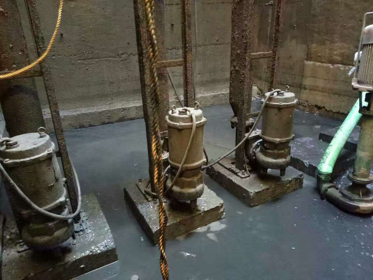 随县污水池清理